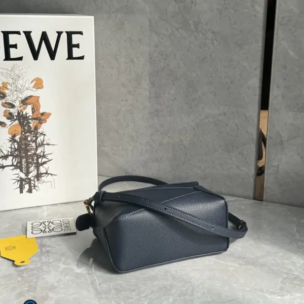 Loewe-羅意威 深海軍藍迷你柔軟粒面牛皮革 Puzzle 肩背包