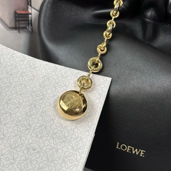 Loewe-羅意威 黑色小號柔軟納帕羊皮革 Squeeze 肩背包
