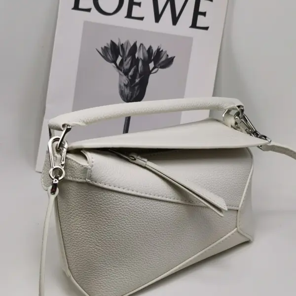 Loewe-羅意威 珍珠灰迷你柔軟粒面牛皮革 Puzzle 斜挎包