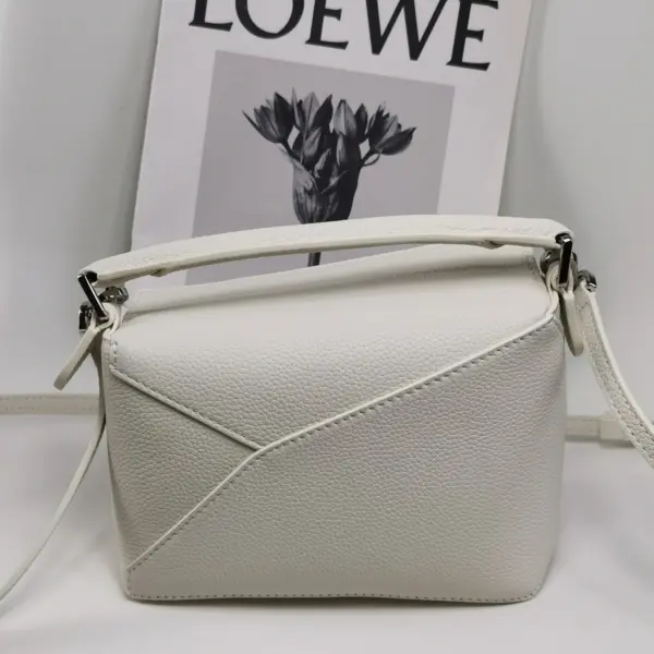 Loewe-羅意威 珍珠灰迷你柔軟粒面牛皮革 Puzzle 斜挎包