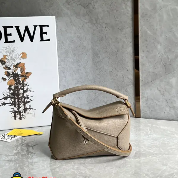 Loewe-羅意威 沙色迷你柔軟粒面牛皮革 Puzzle 肩背包