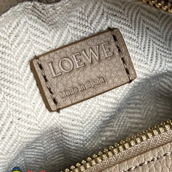 Loewe-羅意威 沙色迷你柔軟粒面牛皮革 Puzzle 肩背包