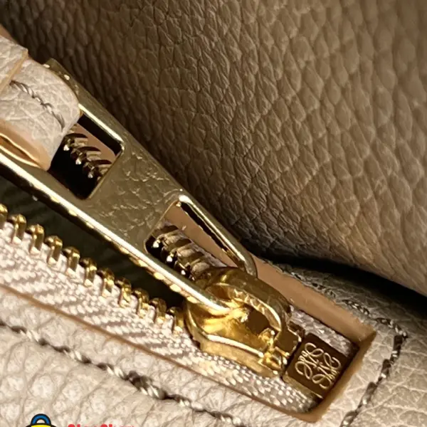 Loewe-羅意威 沙色迷你柔軟粒面牛皮革 Puzzle 肩背包