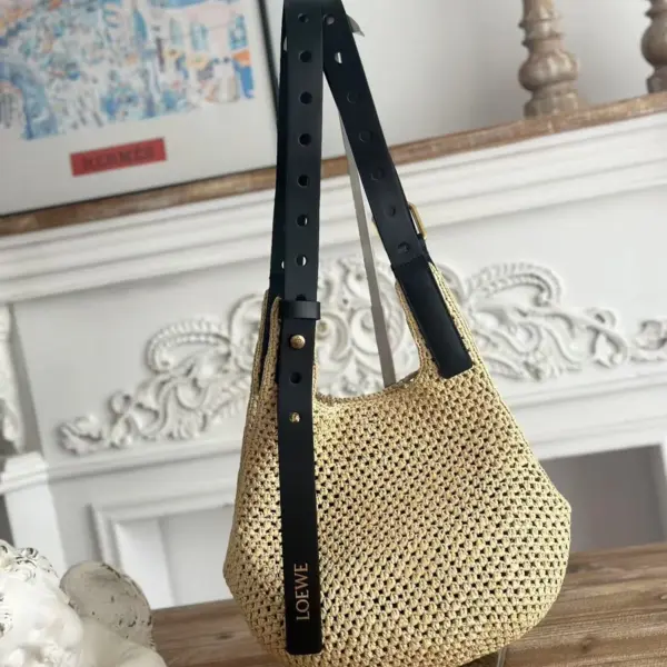 Loewe-羅意威 自然色小號拉菲草 Punch Hole Hobo 手拿包