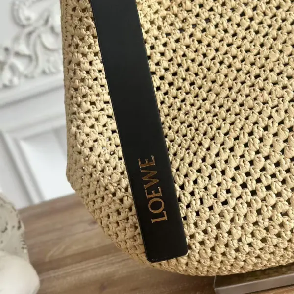 Loewe-羅意威 自然色小號拉菲草 Punch Hole Hobo 手拿包