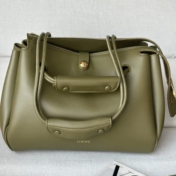 Loewe-羅意威 橄欖綠大號柔軟牛皮革 Madrid 手拿包