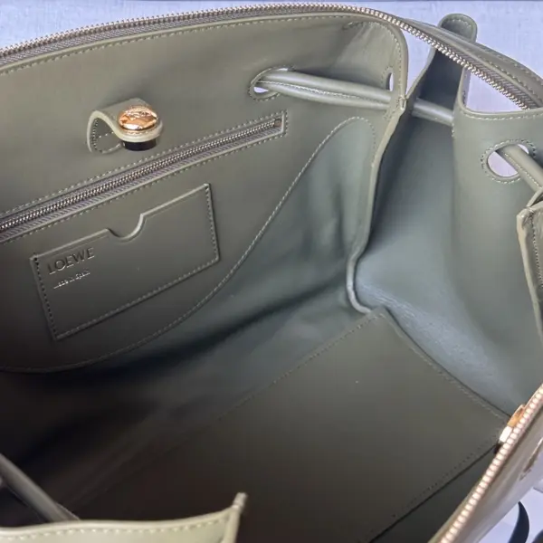 Loewe-羅意威 橄欖綠大號柔軟牛皮革 Madrid 手拿包