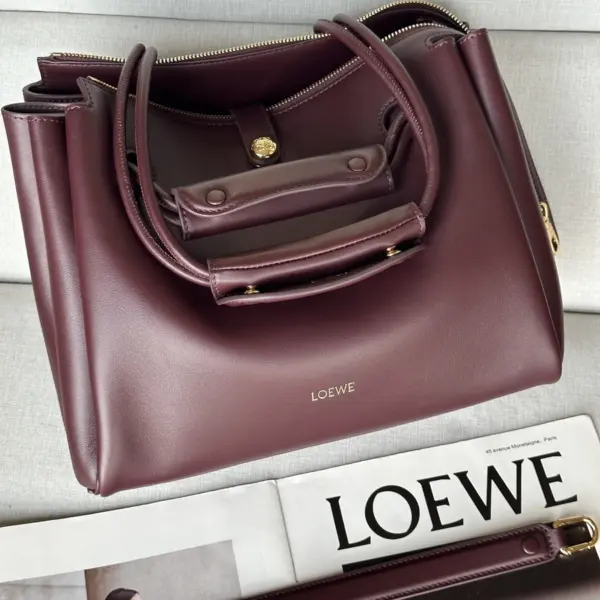 Loewe-羅意威 深酒紅中號柔軟牛皮革 Madrid 手拿包