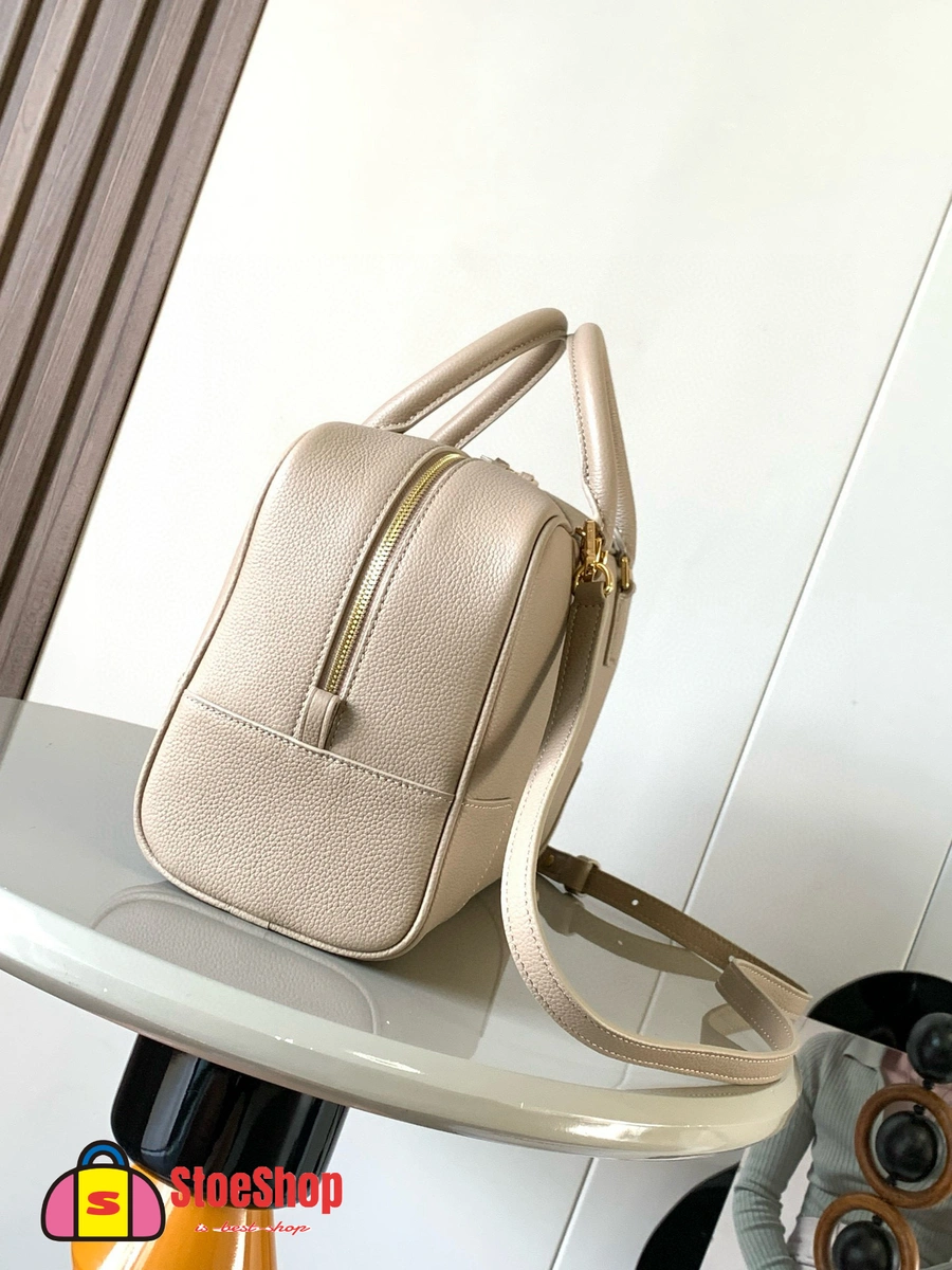 Loewe-羅意威 Amazona 23 系列 沙色柔軟粒面牛皮革手拿包 3 Loewe-羅意威 Amazona 23 系列 沙色柔軟粒面牛皮革手拿包