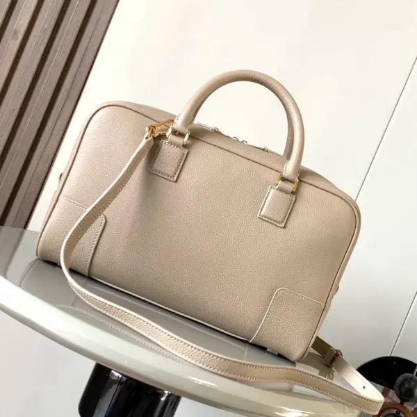 Loewe-羅意威 Amazona 23 系列 沙色柔軟粒面牛皮革手拿包 14 Loewe-羅意威 Amazona 23 系列 沙色柔軟粒面牛皮革手拿包