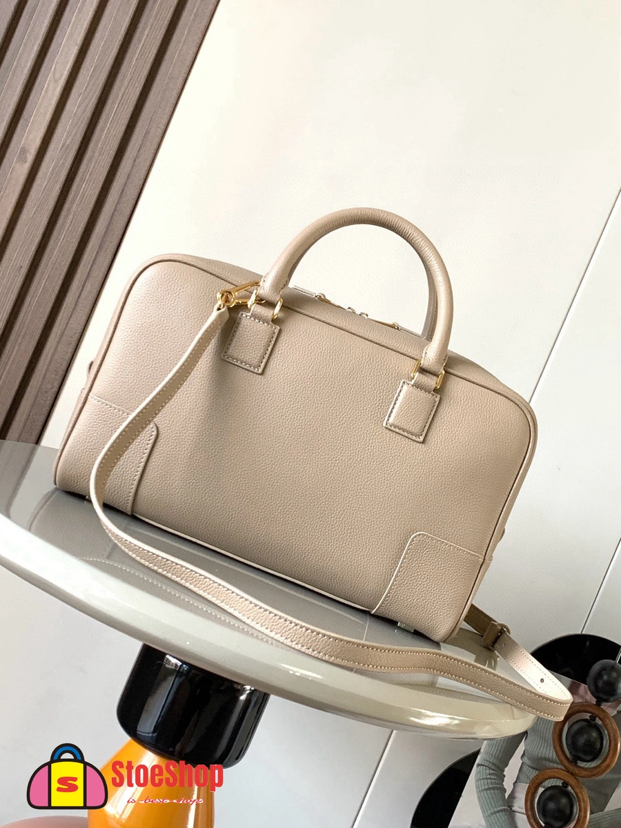 Loewe-羅意威 Amazona 23 系列 沙色柔軟粒面牛皮革手拿包 5 Loewe-羅意威 Amazona 23 系列 沙色柔軟粒面牛皮革手拿包