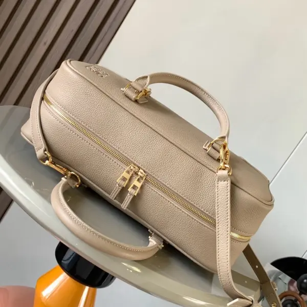 Loewe-羅意威 Amazona 23 系列 沙色柔軟粒面牛皮革手拿包 16 Loewe-羅意威 Amazona 23 系列 沙色柔軟粒面牛皮革手拿包