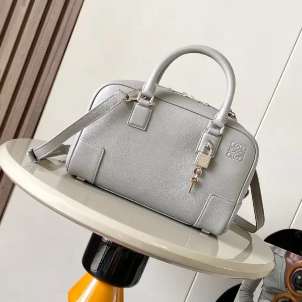 Loewe-羅意威 Amazona 23 系列 珍珠灰柔軟粒面牛皮革手拿包