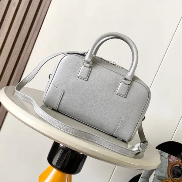 Loewe-羅意威 Amazona 23 系列 珍珠灰柔軟粒面牛皮革手拿包