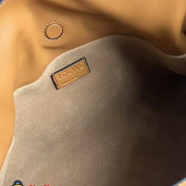 Loewe-羅意威 Flamenco 系列中號肩背手拿包 暖沙黃色 納帕牛皮革