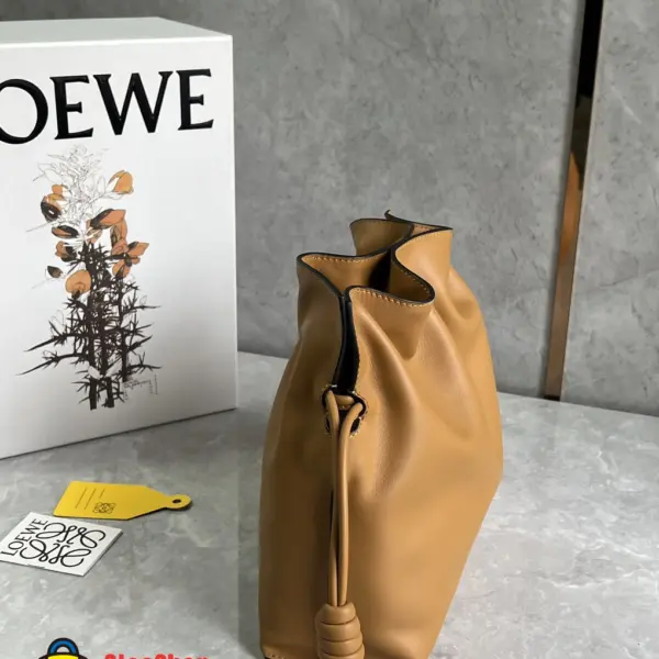 Loewe-羅意威 Flamenco 系列中號肩背手拿包 暖沙黃色 納帕牛皮革