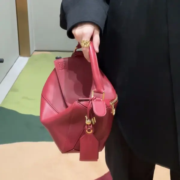 高仿羅意威/LOEWE 單肩包紅色
