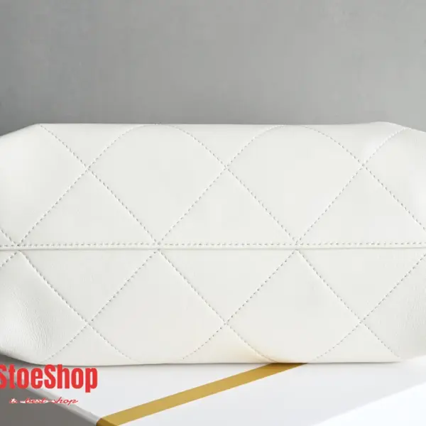 高仿香奈兒/Chanel 25P 白色絎縫Hobo嬉皮包 大號