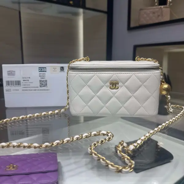 高仿香奈兒/Chanel Classic Collection 白色金球菱格紋