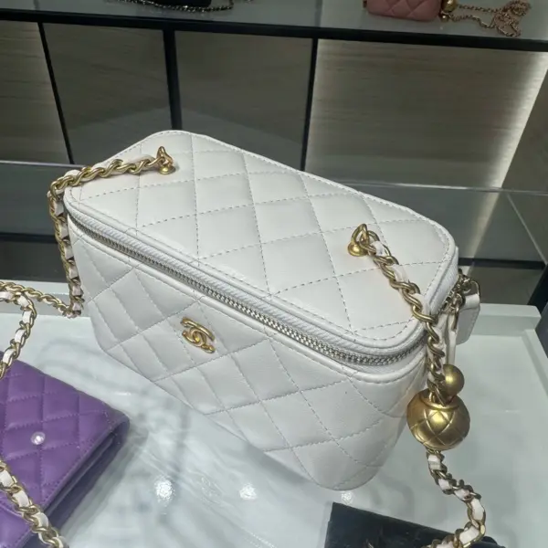高仿香奈兒/Chanel Classic Collection 白色金球菱格紋
