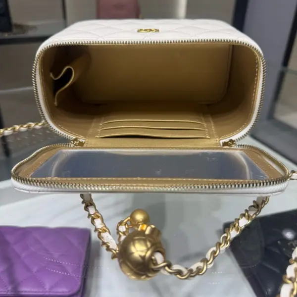 高仿香奈兒/Chanel Classic Collection 白色金球菱格紋