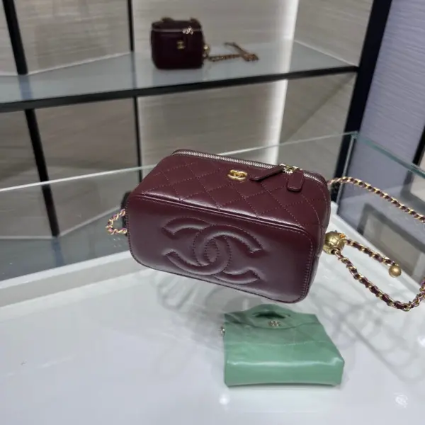 高仿香奈兒/Chanel 24C 春夏菱格紋金球鏈條酒紅色化妝包