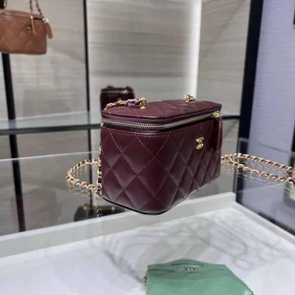 高仿香奈兒/Chanel 24C 春夏菱格紋金球鏈條酒紅色化妝包