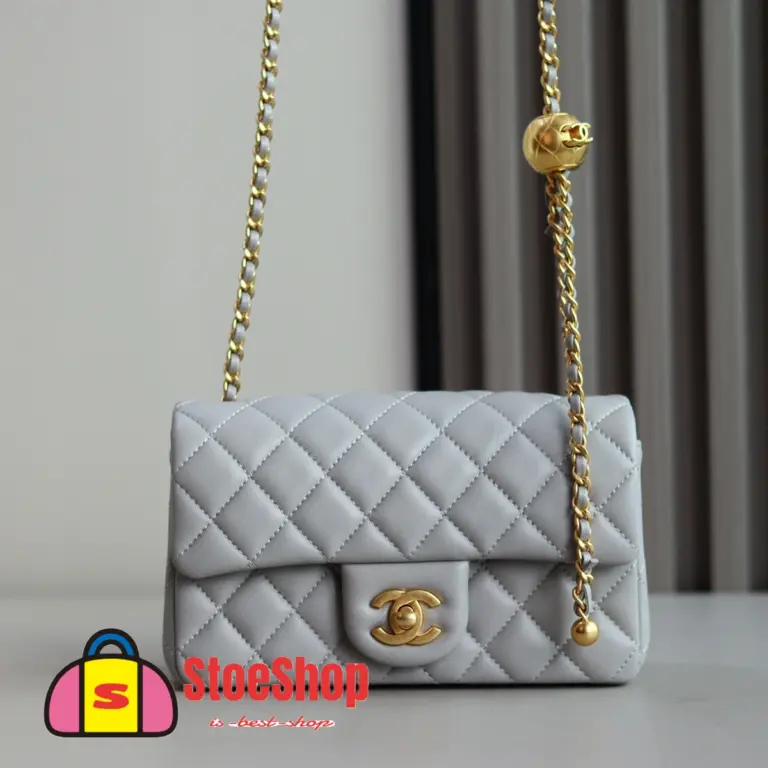 高仿香奈兒/Chanel Classic Flap 經典翻蓋金球小號淺灰單肩斜挎包