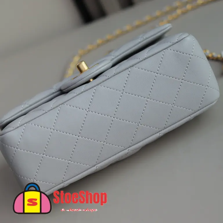 高仿香奈兒/Chanel Classic Flap 經典翻蓋金球小號淺灰單肩斜挎包