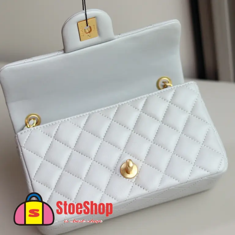 高仿香奈兒/Chanel Classic Flap 經典翻蓋金球小號淺灰單肩斜挎包