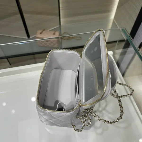 高仿香奈兒/Chanel Vanity Case系列 淺灰色方形菱格紋化妝包