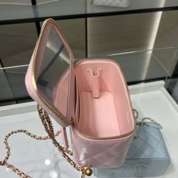 高仿香奈兒/Chanel Vanity Case 菱格紋鏈條盒子包 淺粉色