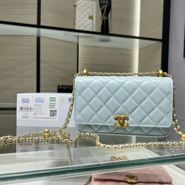 高仿香奈兒/Chanel 19系列翻蓋式菱形格紋鏈條單肩包淡藍色