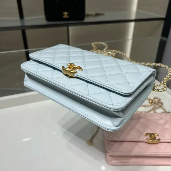 高仿香奈兒/Chanel 19系列翻蓋式菱形格紋鏈條單肩包淡藍色