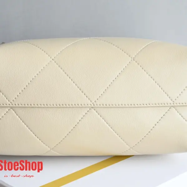 高仿香奈兒/Chanel 19系列19 Shoulder Bag米白色肩背包