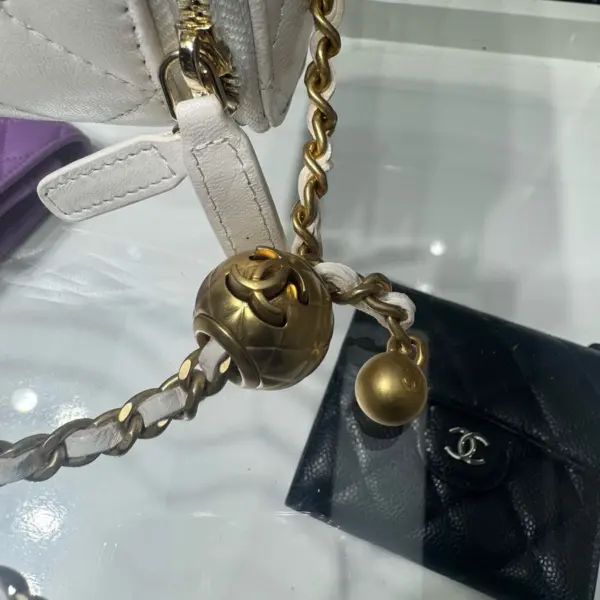 高仿香奈兒/Chanel Vanity Case 菱格紋白色手拿包/化妝包（帶肩帶）