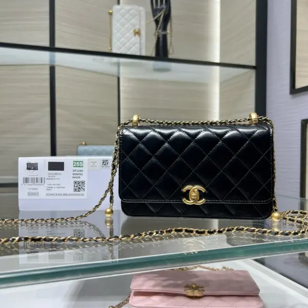 高仿香奈兒/Chanel Classic Flap 黑色翻蓋菱格鏈條包