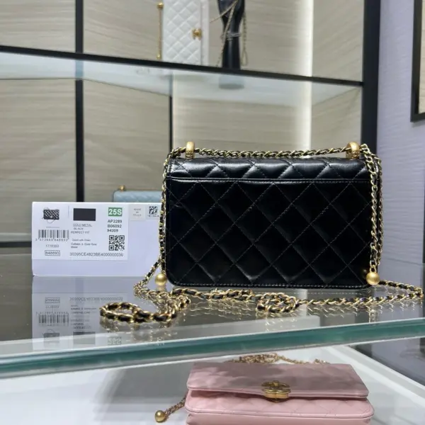 高仿香奈兒/Chanel Classic Flap 黑色翻蓋菱格鏈條包