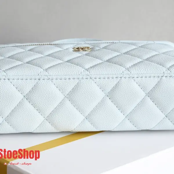高仿香奈兒/Chanel 香奈兒 Vanity Case 白色 菱格紋金屬鏈條肩帶迷你化妝包