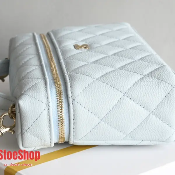 高仿香奈兒/Chanel 香奈兒 Vanity Case 白色 菱格紋金屬鏈條肩帶迷你化妝包
