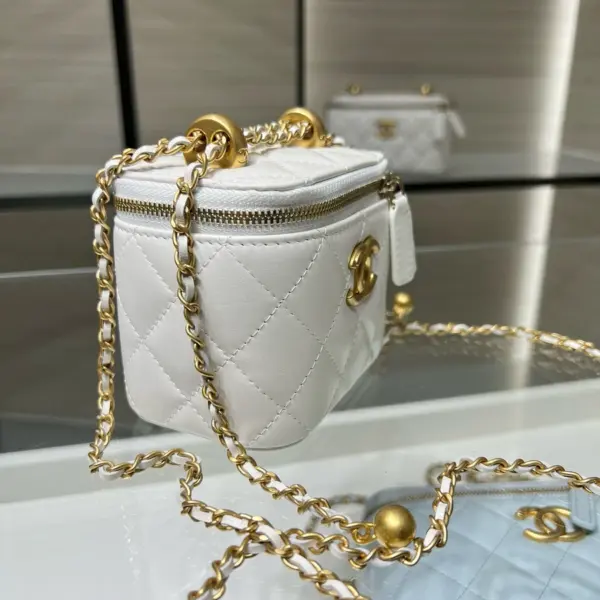 高仿香奈兒/Chanel 25S 經典菱格紋金屬鏈條白色盒子包