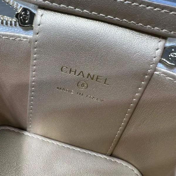 高仿香奈兒/Chanel 25S 經典菱格紋金屬鏈條白色盒子包