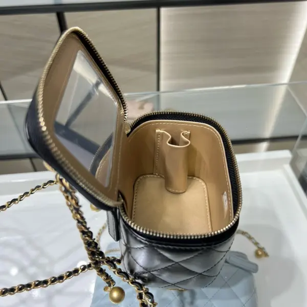高仿香奈兒/Chanel Vanity Case Mini Vanity with Chain 黑色迷你帶鏈化妝包