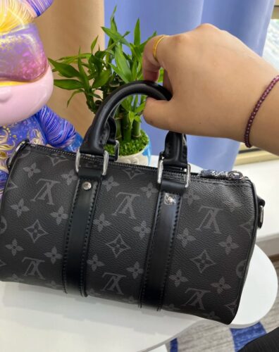 路易威登Keepall Bandoulière 25 Monogram Eclipse Reverse帆布包包 photo review